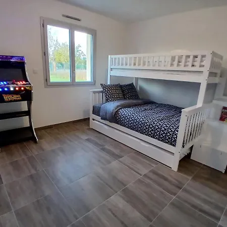 Maison Avec Jeux, Jacuzzi Et Jardin