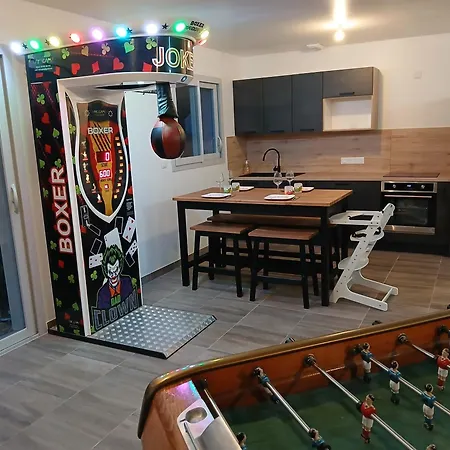 Insolite Avec Jeux Et Jacuzzi Ferienhaus