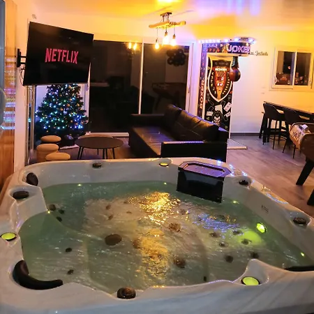 Dom wakacyjny Maison Avec Jeux, Jacuzzi Et Jardin *