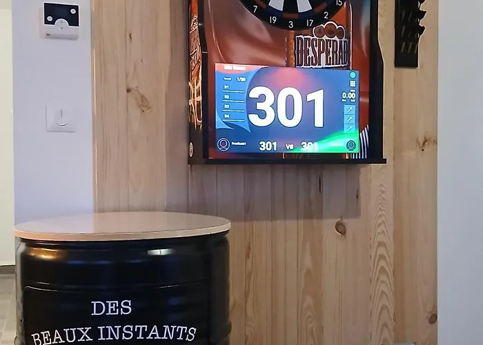 Insolite Avec Jeux Et Jacuzzi